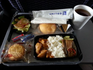 ユナイテッド　香港　東京成田　エコノミー　機内食