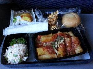 ユナイテッド航空　東京成田　香港　エコノミー　機内食