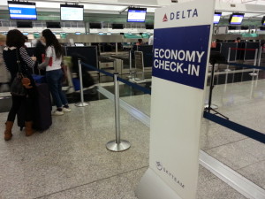 香港空港　デルタ　チェックイン