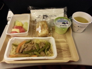 デルタ航空　香港　成田　エコノミー　機内食