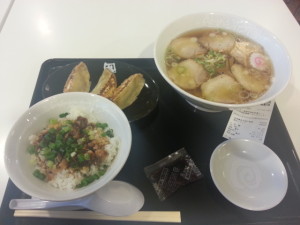 東京成田空港　第１ターミナル　フードコート