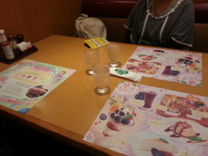 ハンバーグ　さわやか　テーブル敷き