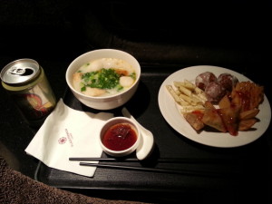 香港空港　プレミアムラウンジ　食事