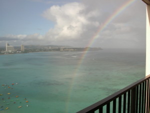 グアム　タモンビーチ　虹