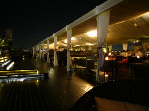 フラトンベイ　ルーフトップバー